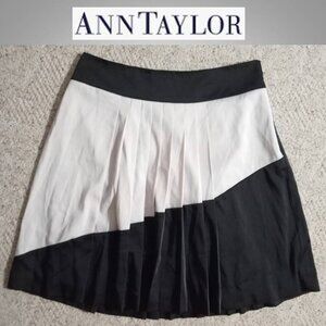 Ann Taylor black & tan pleated skirt size 4